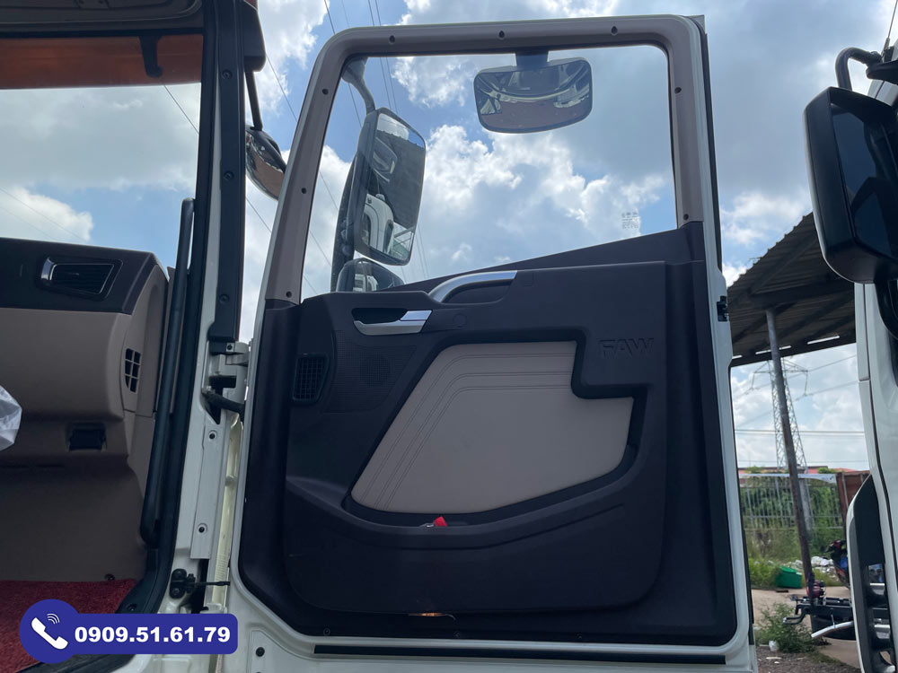 cua_trong_xe_dau_keo_faw_460hp